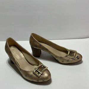 Pierre Cardin Vintage?  Signature High Heel with Buckle Size 40 US 8.5